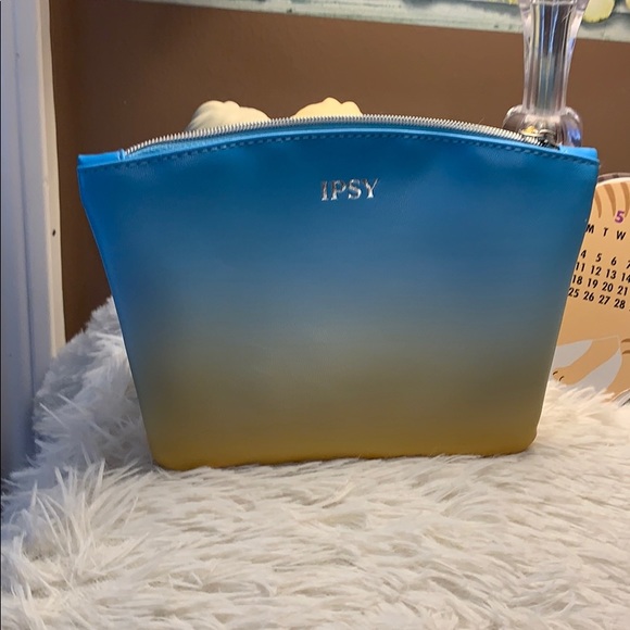ipsy Handbags - Ipsy makeup bag new offer 8$